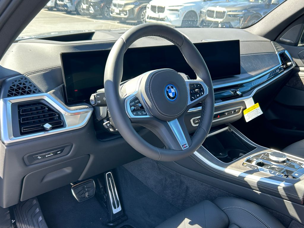 Thumbnail: 2026 BMW X5 - 13