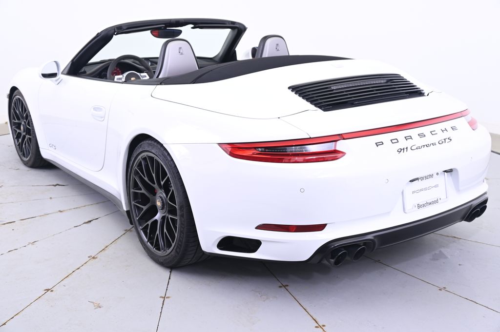 Thumbnail: 2015 Porsche 911 - 3