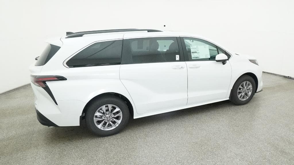 Thumbnail: 2025 Toyota Sienna - 22