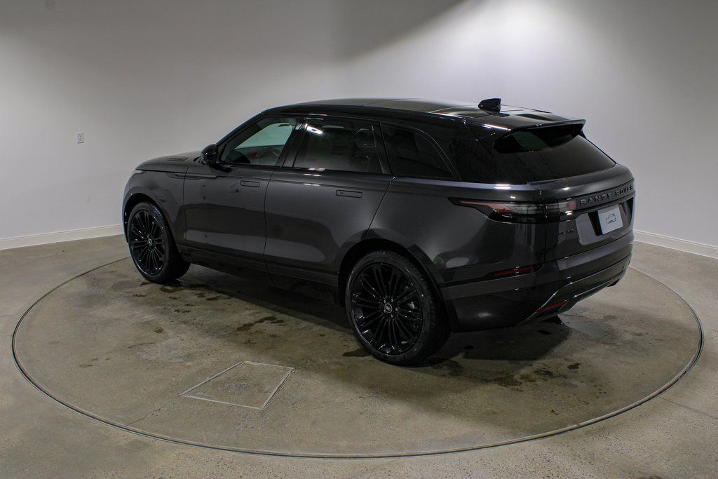 Certified Used 2026  Land Rover Dynamic SE image 3