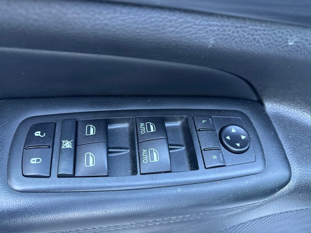 Used 2020 White Jeep Altitude image 20