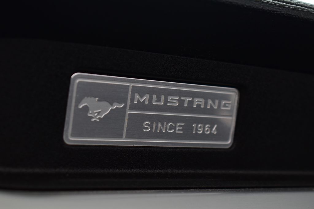 2016 Ford Mustang  23