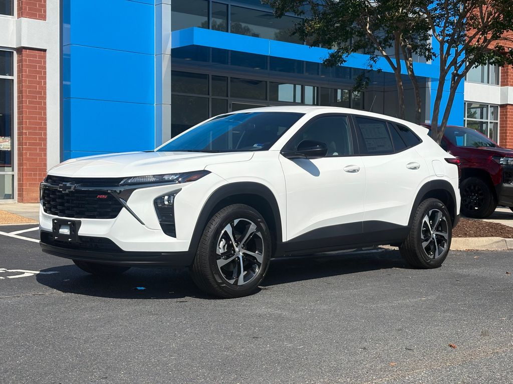 Summit White 2026 Chevrolet Trax SUV / Crossover Front-Wheel Drive 6-Speed Automatic