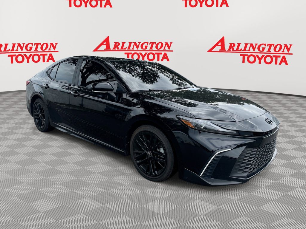 2025 Toyota Camry SE's photo