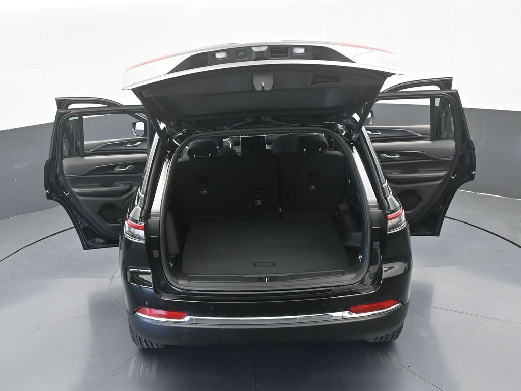 New 2026 Diamond Black Crystal Pearlcoat Jeep Laredo image 61