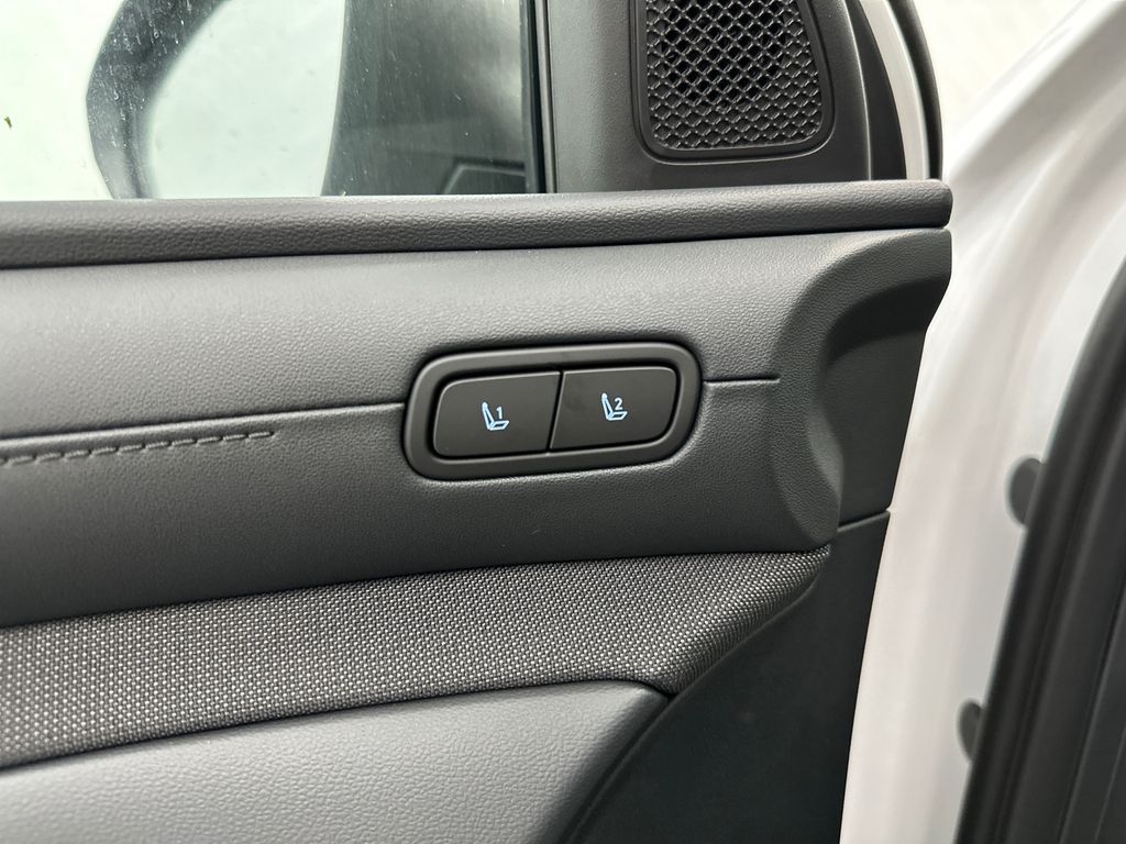 2025 Hyundai Tucson Hybrid Limited - 11