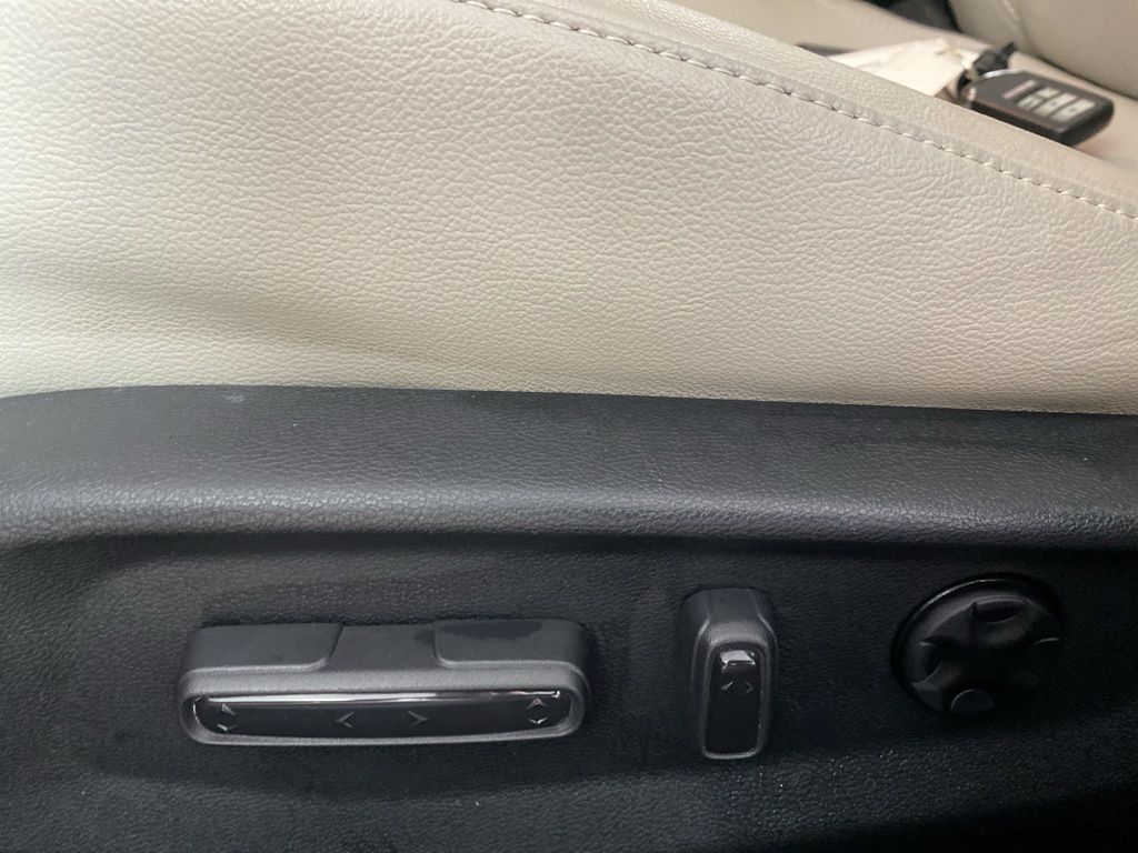 Used 2021 Red Honda EX-L image 19