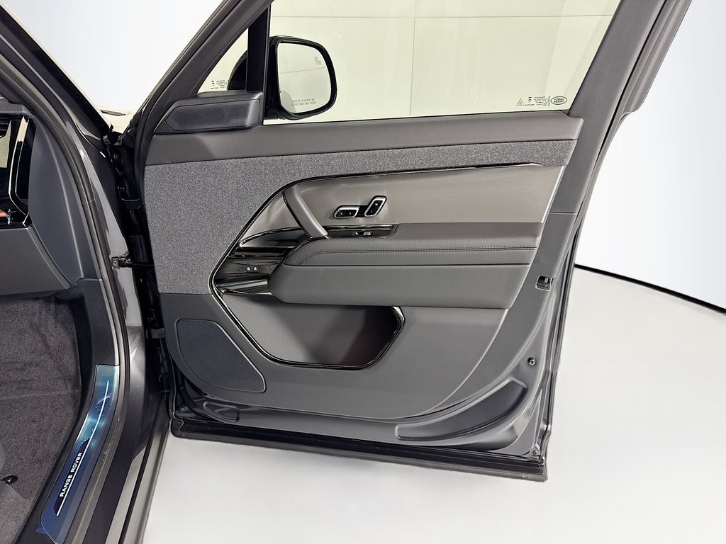 Thumbnail: 2026 Land Rover Range Rover Sport - 27