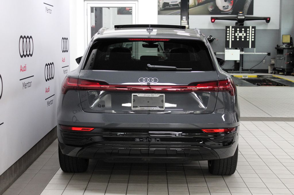Thumbnail: 2024 Audi Q8 e-tron - 5