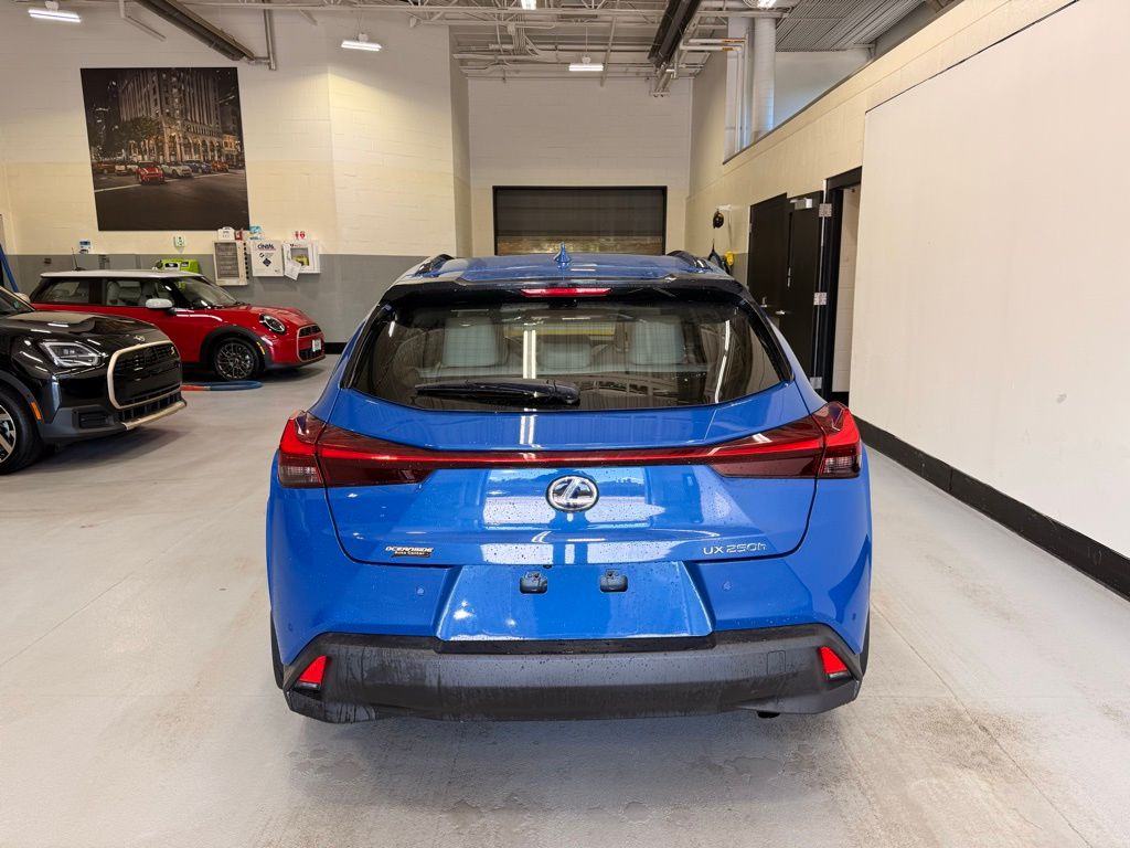 Thumbnail: 2021 Lexus UX - 4