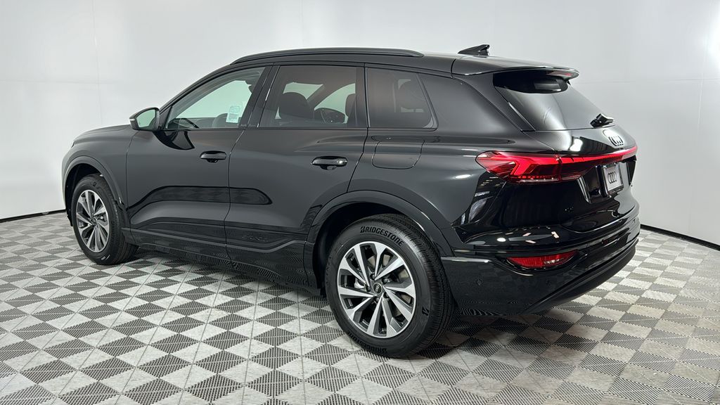 Thumbnail: 2025 Audi Q6 e-tron - 3