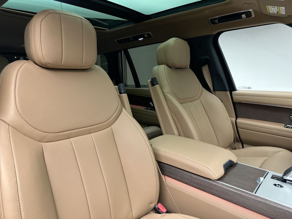 2025 Land Rover Range Rover SE 5