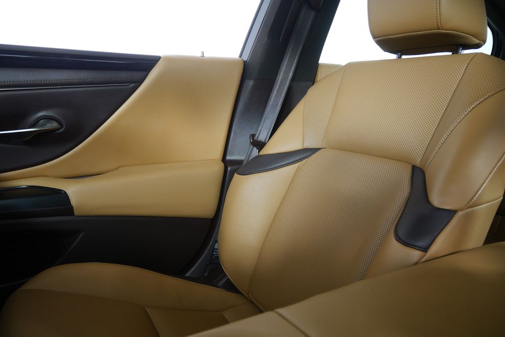 Thumbnail: 2019 Lexus ES - 26