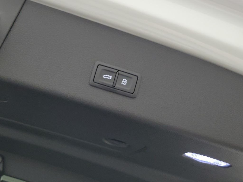 Thumbnail: 2024 Audi Q8 e-tron - 10