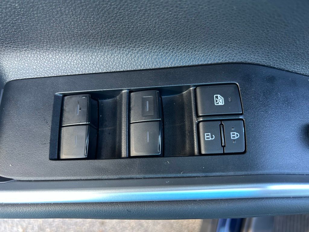 Thumbnail: 2025 Toyota Highlander - 17