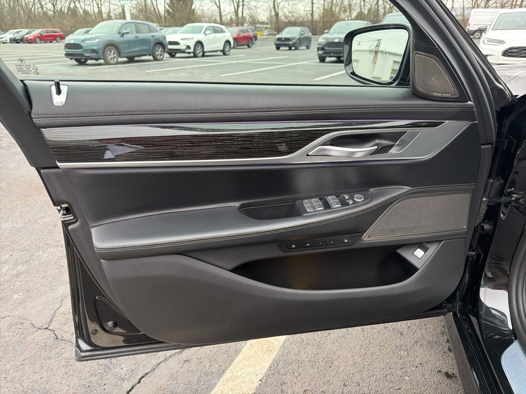 Thumbnail: 2022 BMW 7 Series - 19