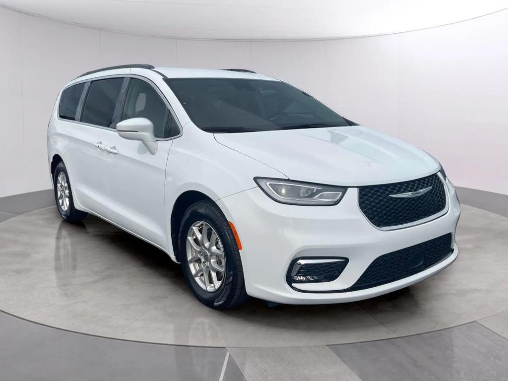Used 2022 Bright White Clearcoat Chrysler Touring L image 7