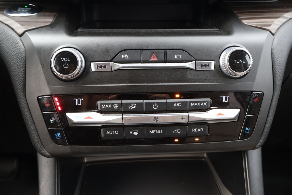 2020 Ford Explorer Limited 26
