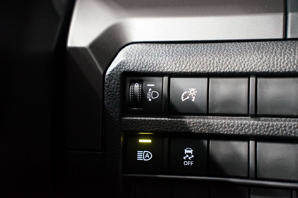 Thumbnail: 2025 Toyota Tacoma - 25