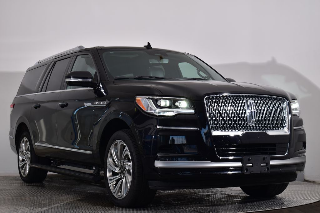 Thumbnail: 2024 Lincoln Navigator L - 7