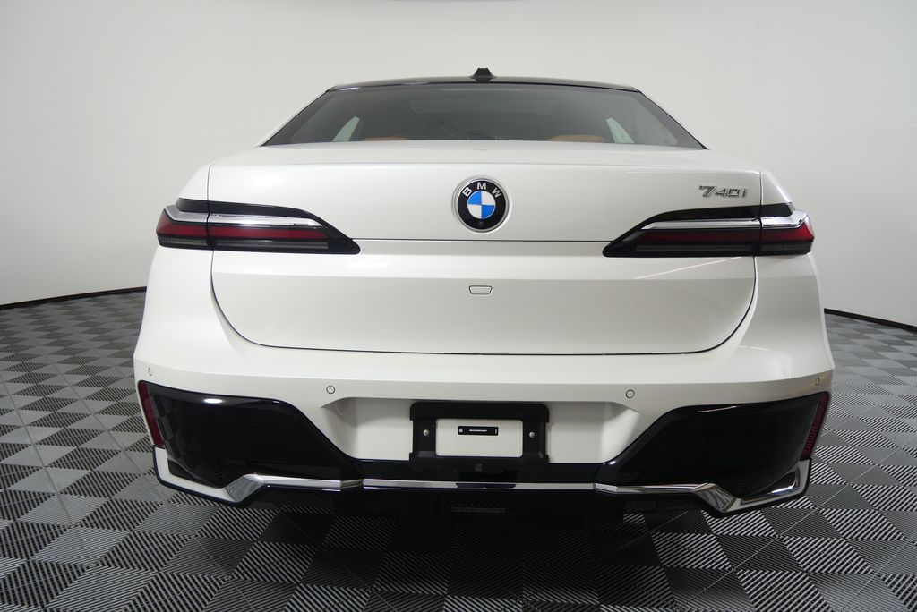 Thumbnail: 2024 BMW 7 Series - 4