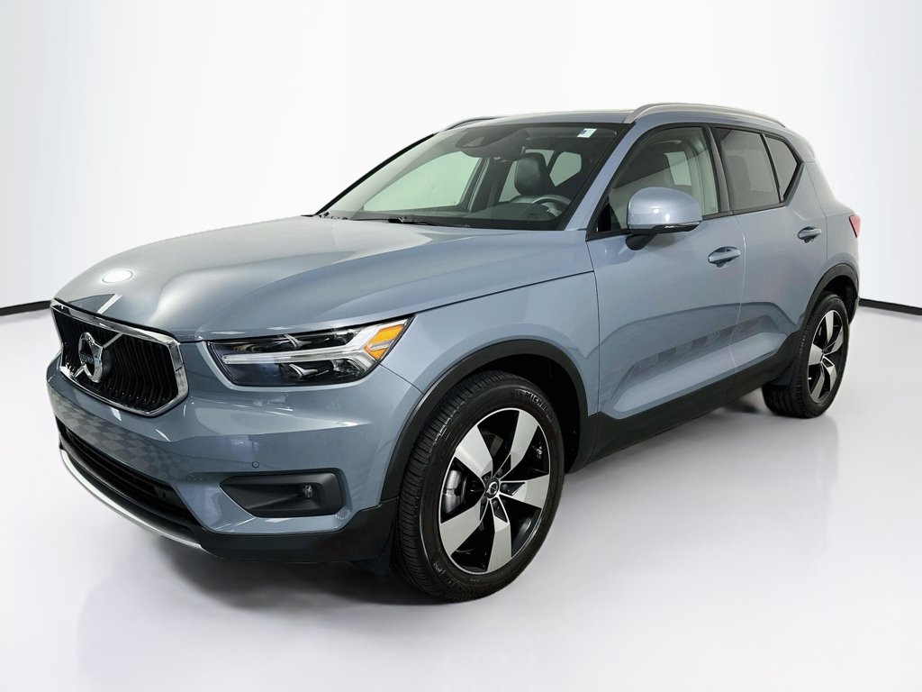 2022 Volvo XC40 Momentum