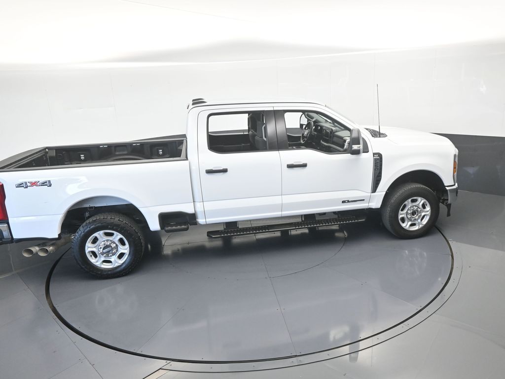 Used 2025 Oxford White Ford XLT image 56