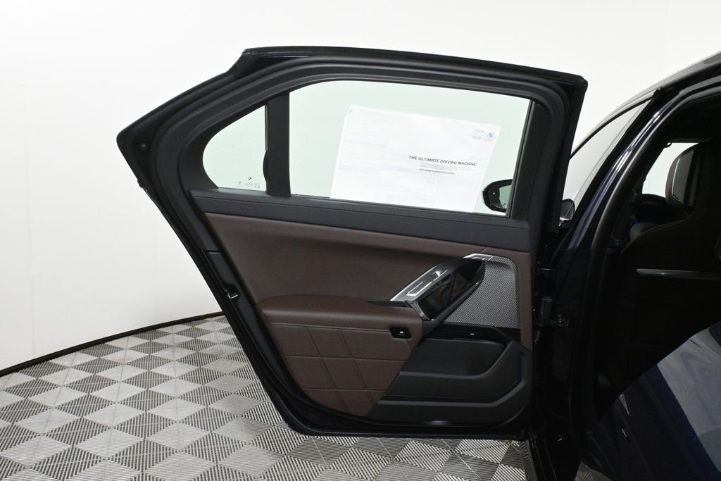 2025 BMW 7 Series 760i xDrive 32
