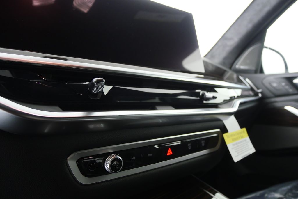 Thumbnail: 2026 BMW X7 - 23
