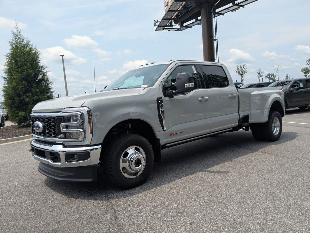 2026 Ford F-350 Super Duty LARIAT