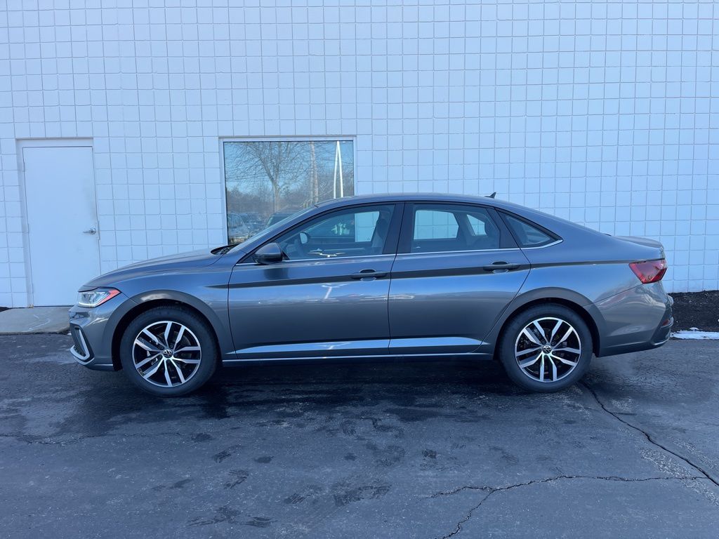 New 2026 Platinum Gray Metallic Volkswagen 1.5T SE image 2