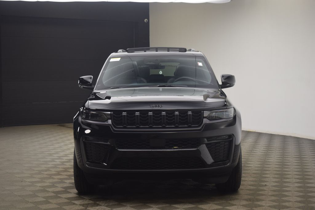 new 2026 Jeep Grand Cherokee car, priced at $40,443