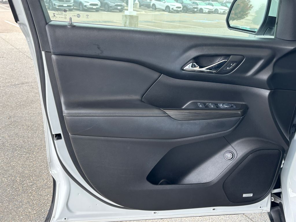 Thumbnail: 2017 GMC Acadia - 27