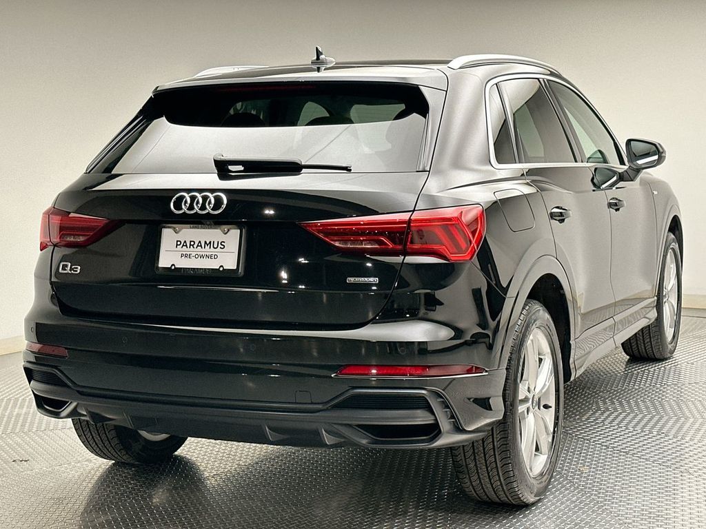 Thumbnail: 2021 Audi Q3 - 13
