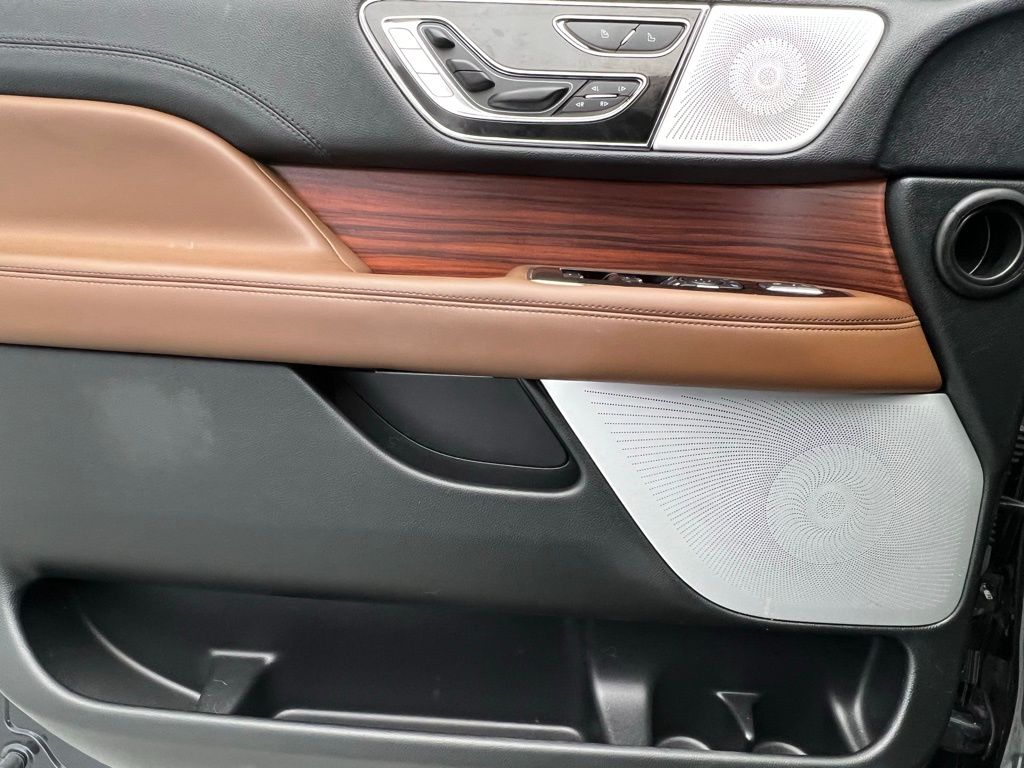 Thumbnail: 2024 Lincoln Navigator - 18