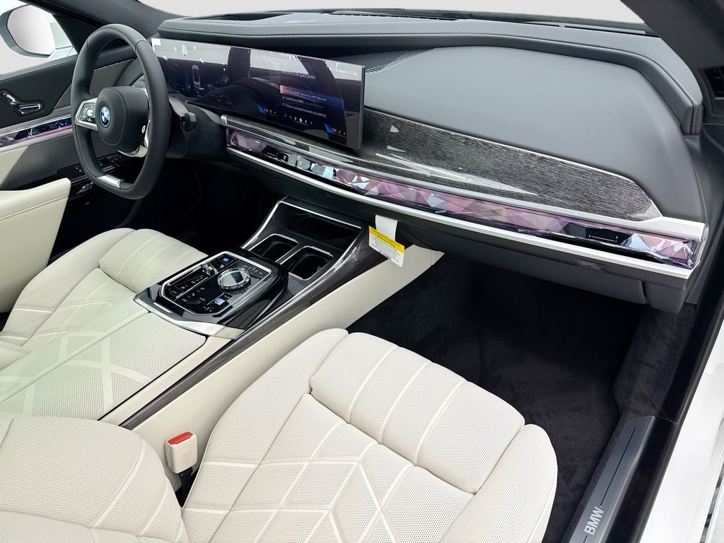Thumbnail: 2026 BMW i7 - 16