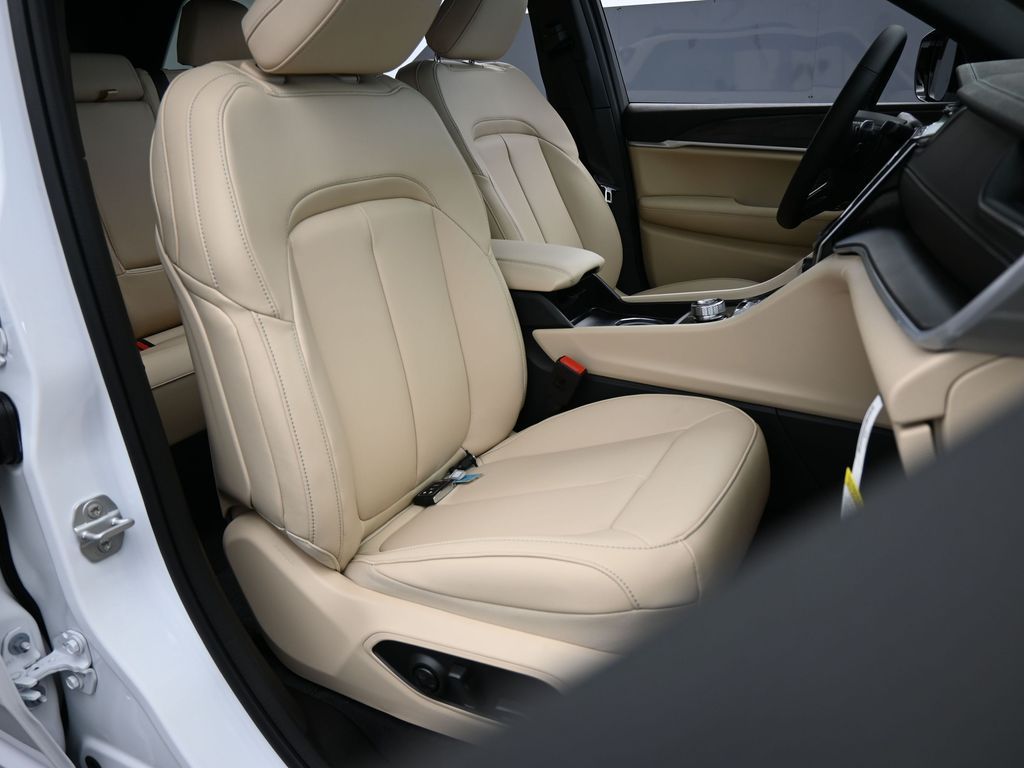 New 2025 Bright White Clearcoat Jeep Limited image 40