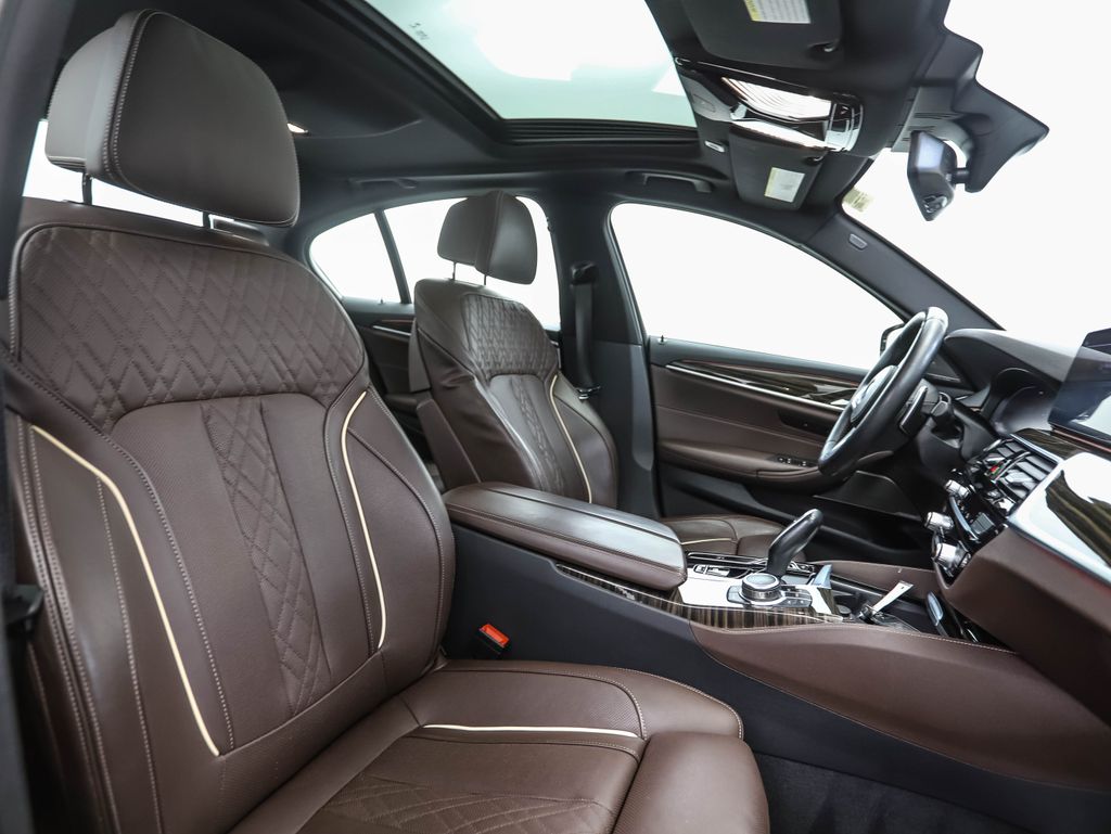 2022 BMW 5 Series 540i xDrive 29