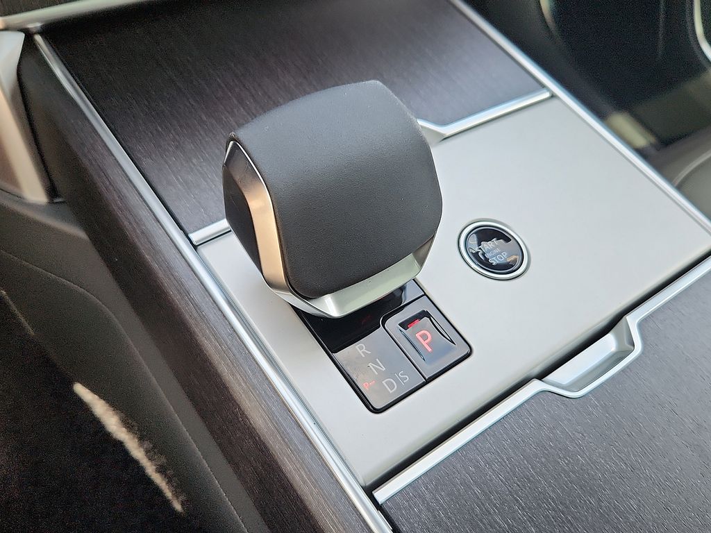 Thumbnail: 2026 Land Rover Range Rover - 7