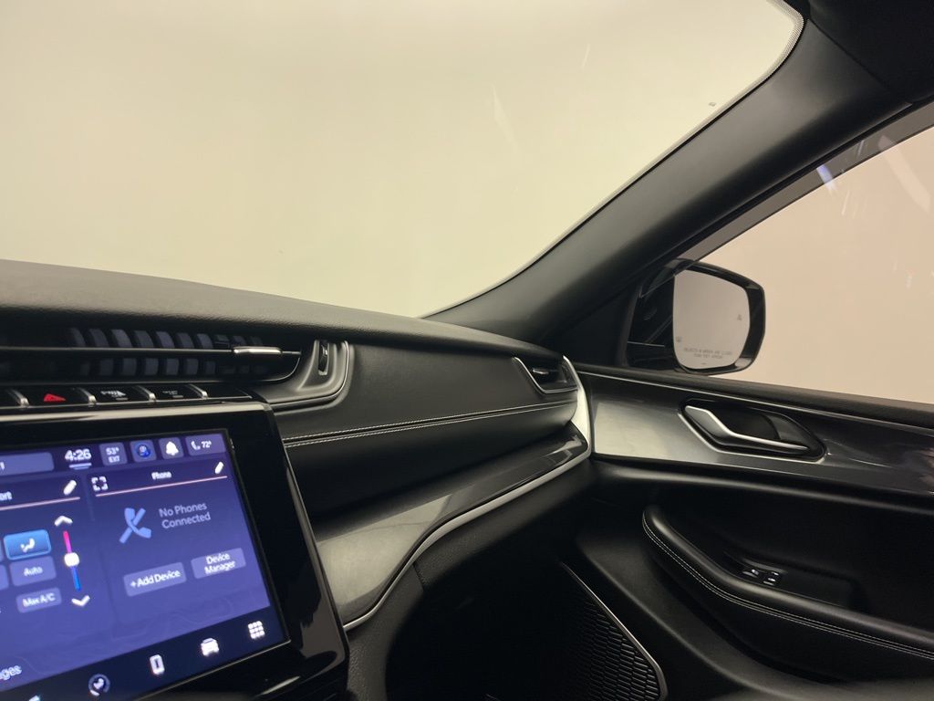 Thumbnail: 2022 Jeep Grand Cherokee - 21