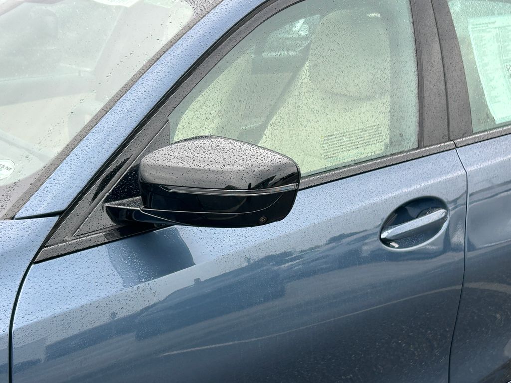 Thumbnail: 2026 BMW 3 Series - 10