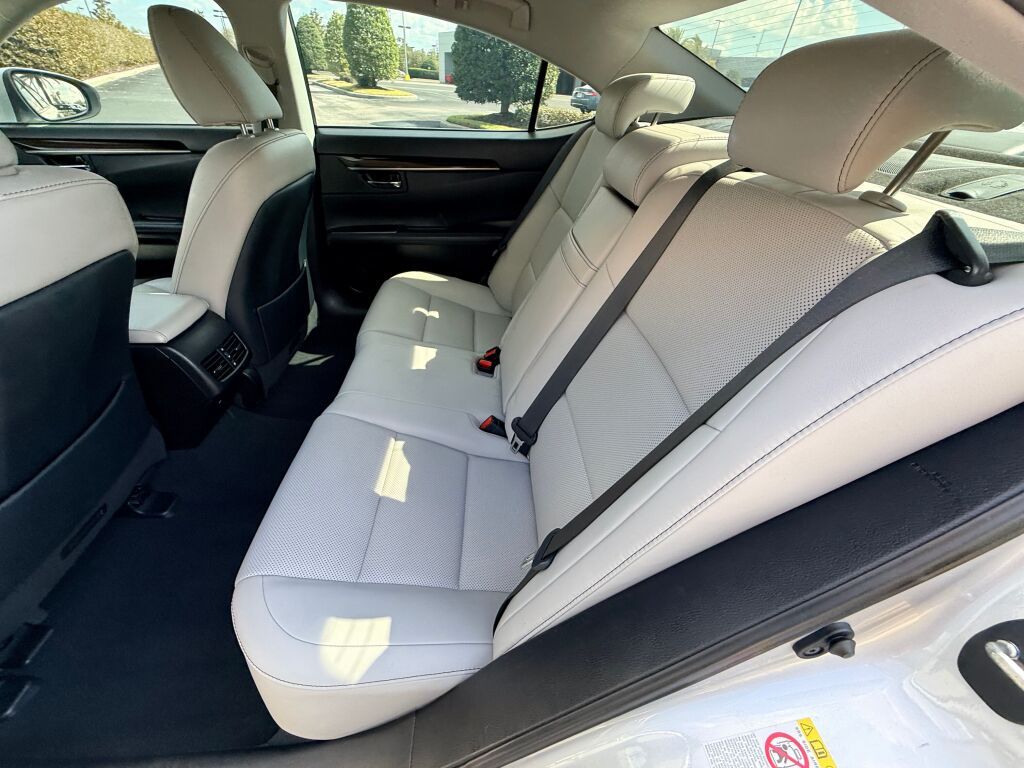 Thumbnail: 2018 Lexus ES - 18