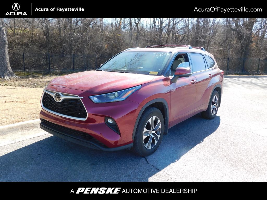 2022 Toyota Highlander XLE -
                Fayetteville, AR