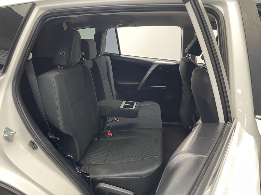 Thumbnail: 2018 Toyota RAV4 - 32