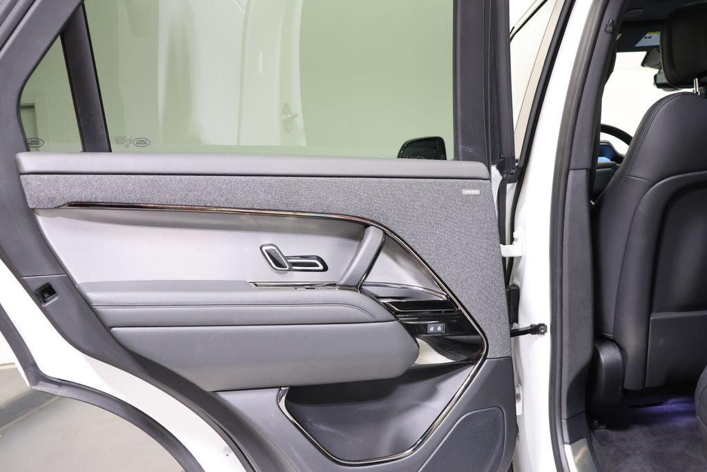Thumbnail: 2023 Land Rover Range Rover Sport - 31
