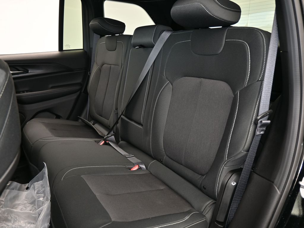 New 2026 Diamond Black Crystal Pearlcoat Jeep Laredo image 26