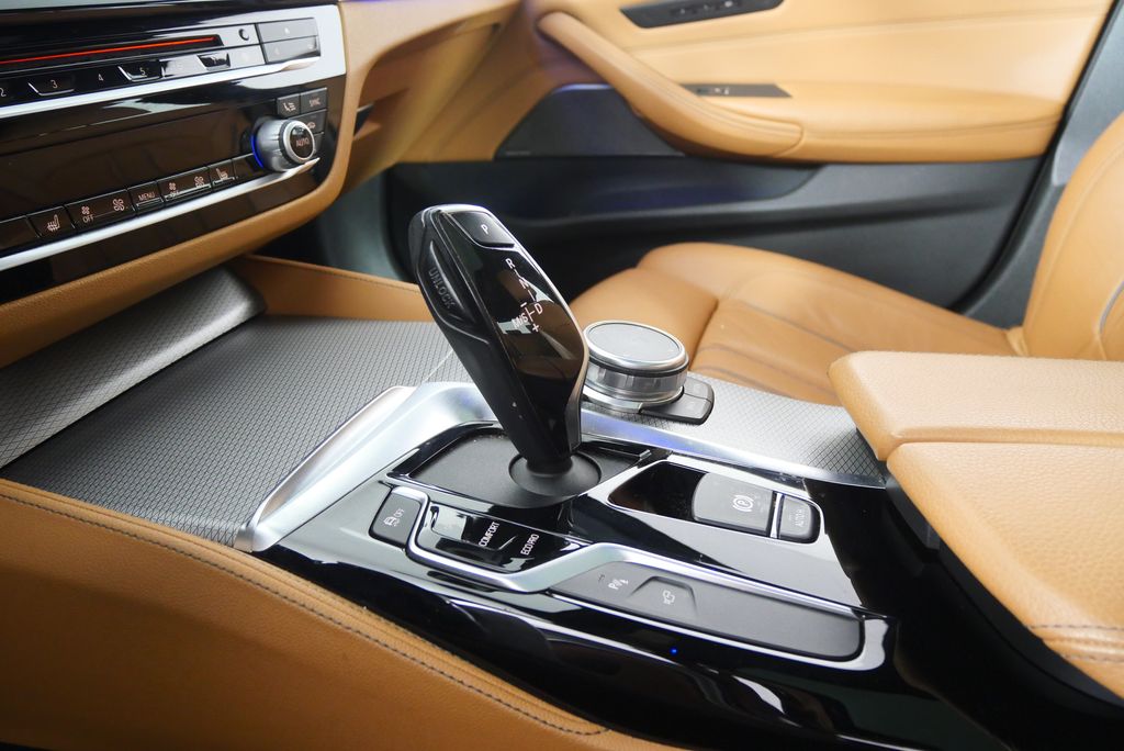 Thumbnail: 2019 BMW 5 Series - 26