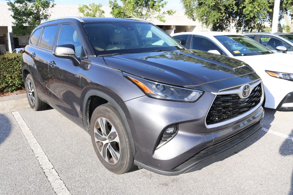 Thumbnail: 2023 Toyota Highlander - 6