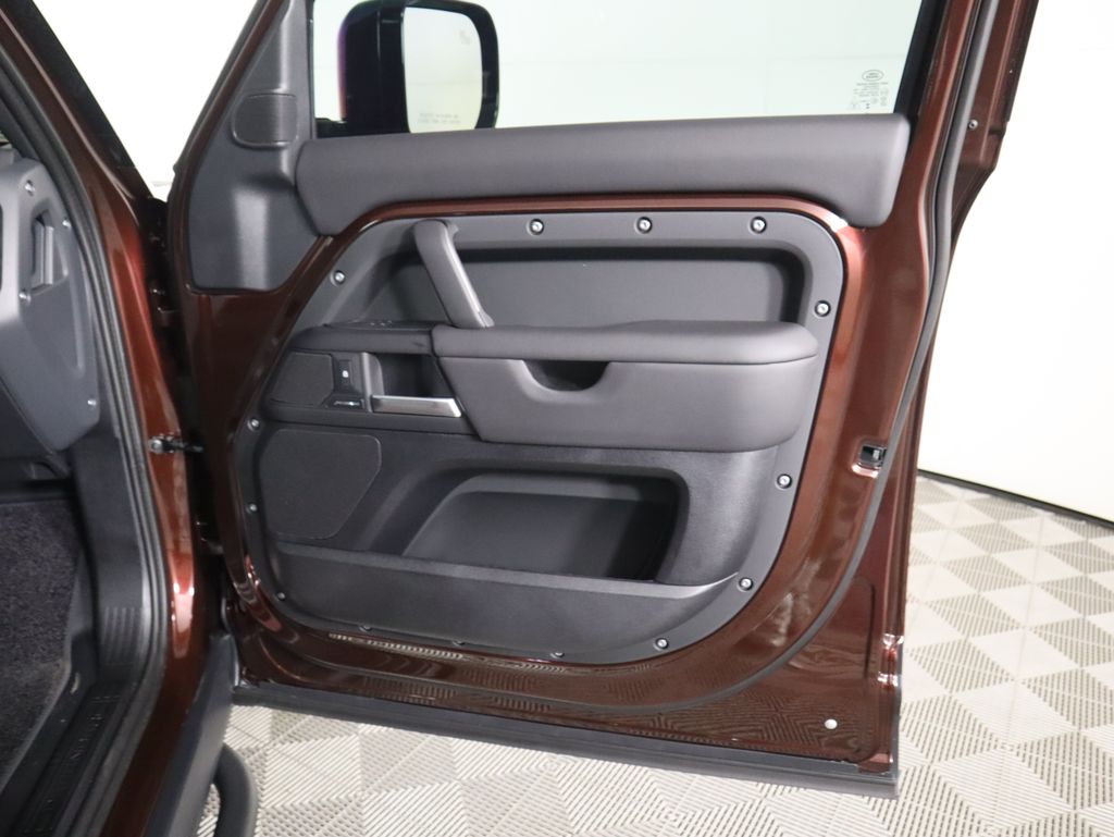 Thumbnail: 2025 Land Rover Defender - 27