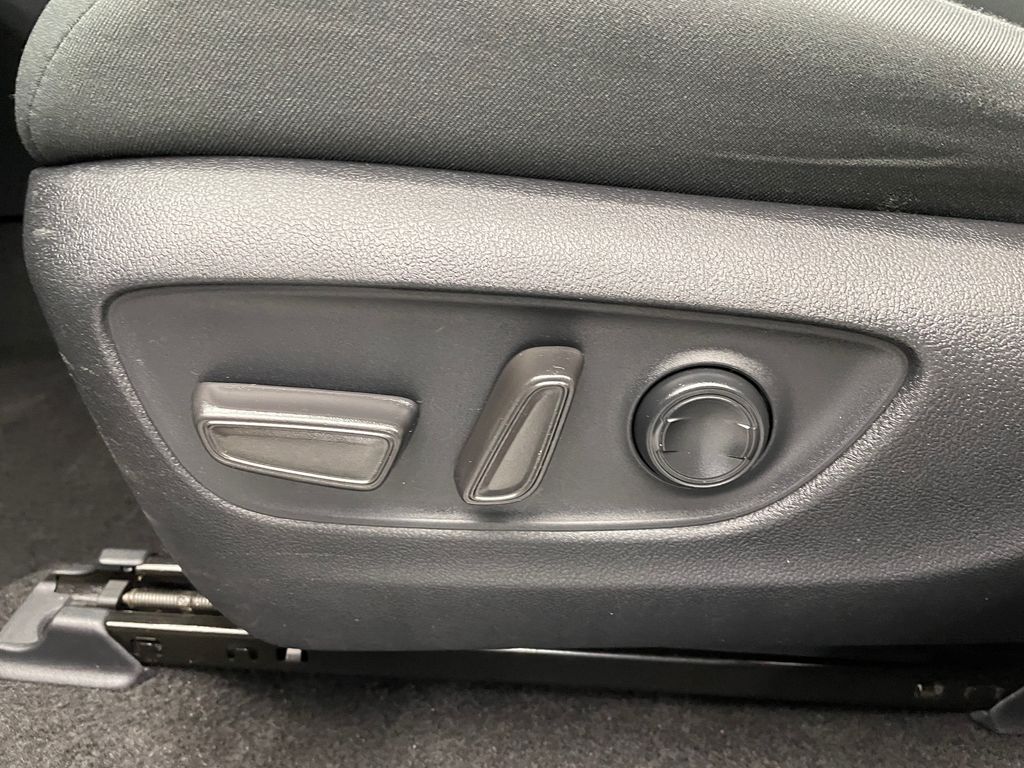 Thumbnail: 2021 Toyota RAV4 - 14